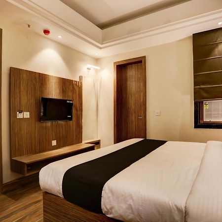 Hotel Collection O Stargaze Kanpur Esterno foto