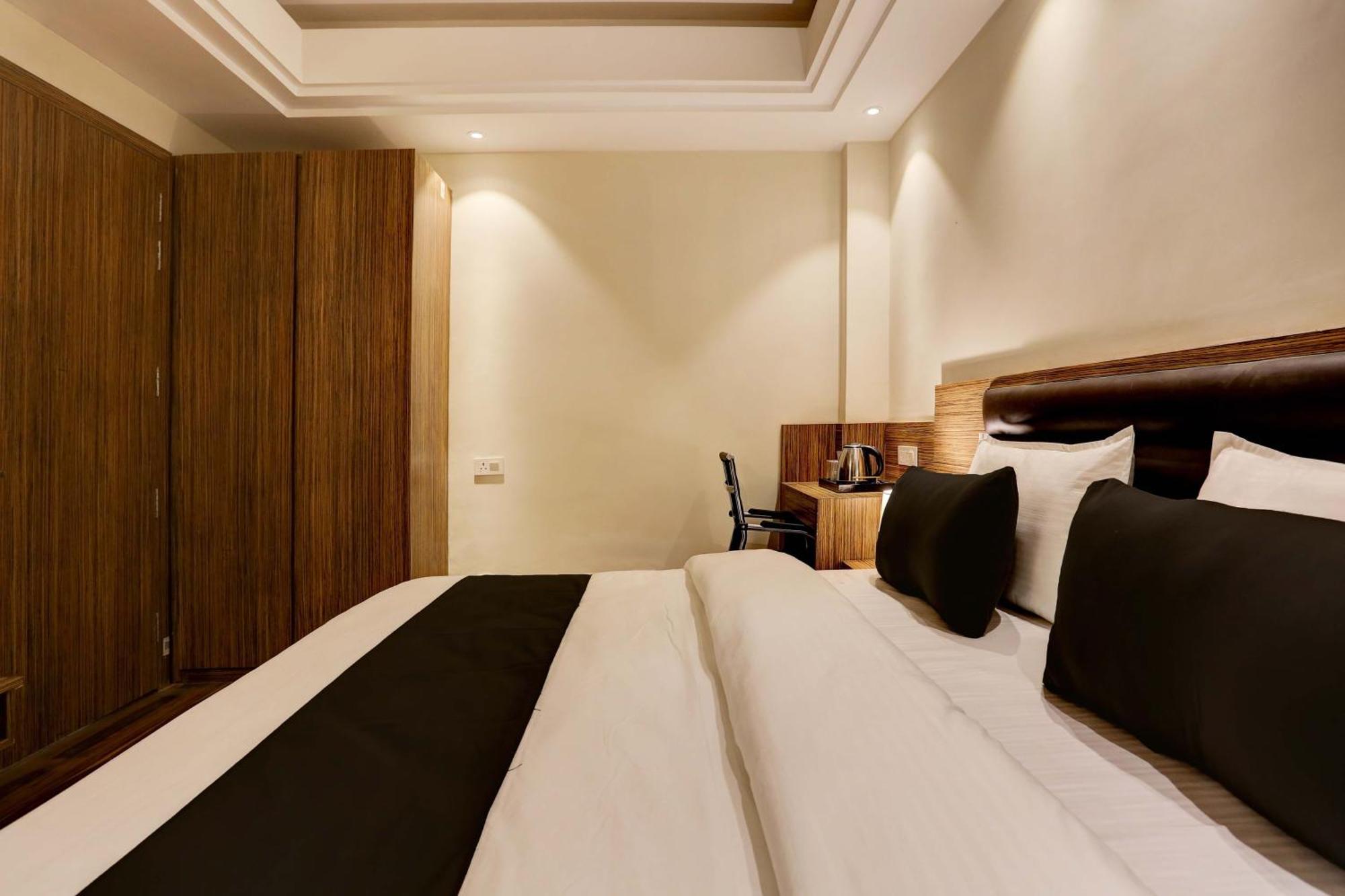 Hotel Collection O Stargaze Kanpur Esterno foto