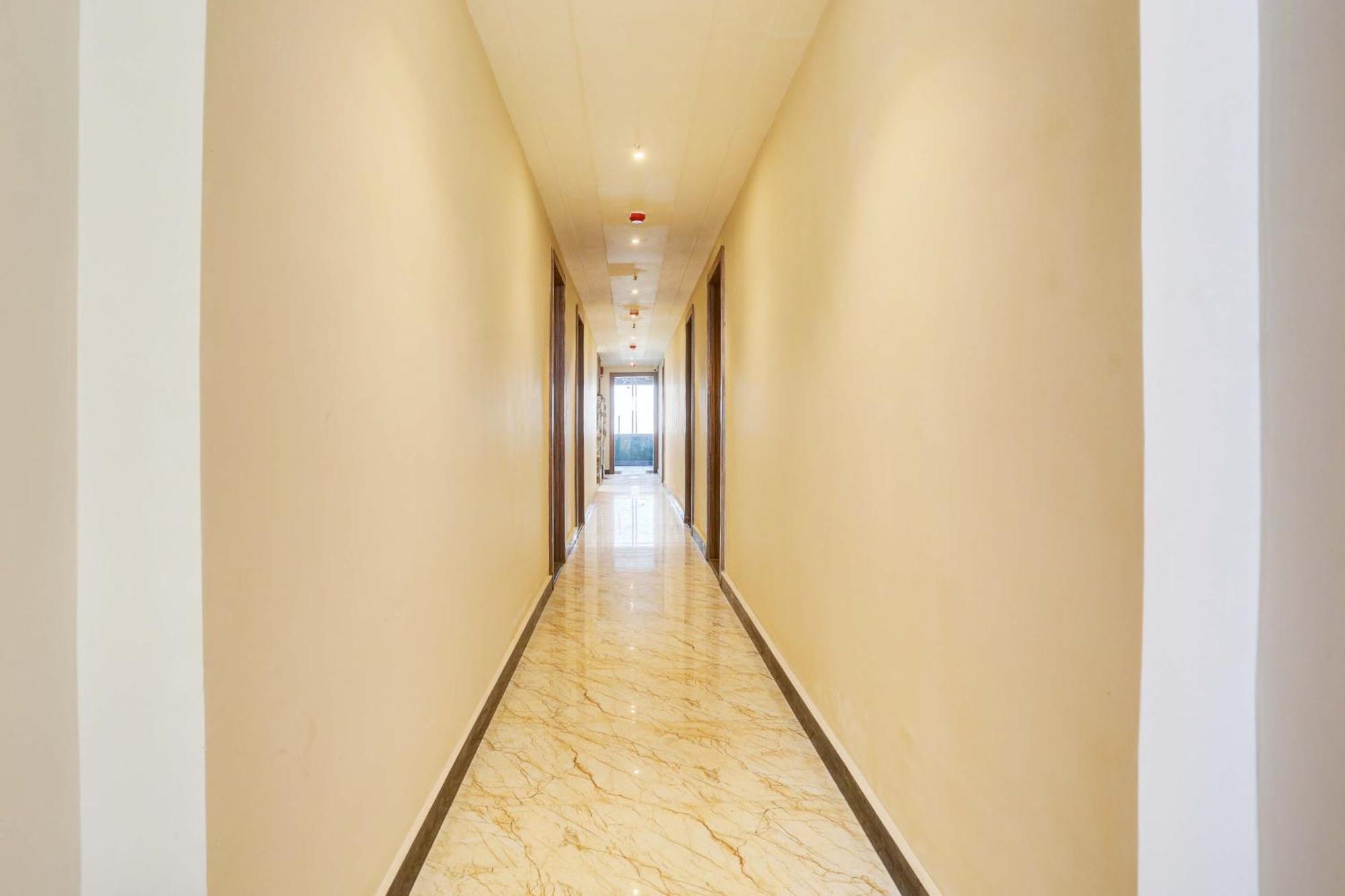 Hotel Collection O Stargaze Kanpur Esterno foto
