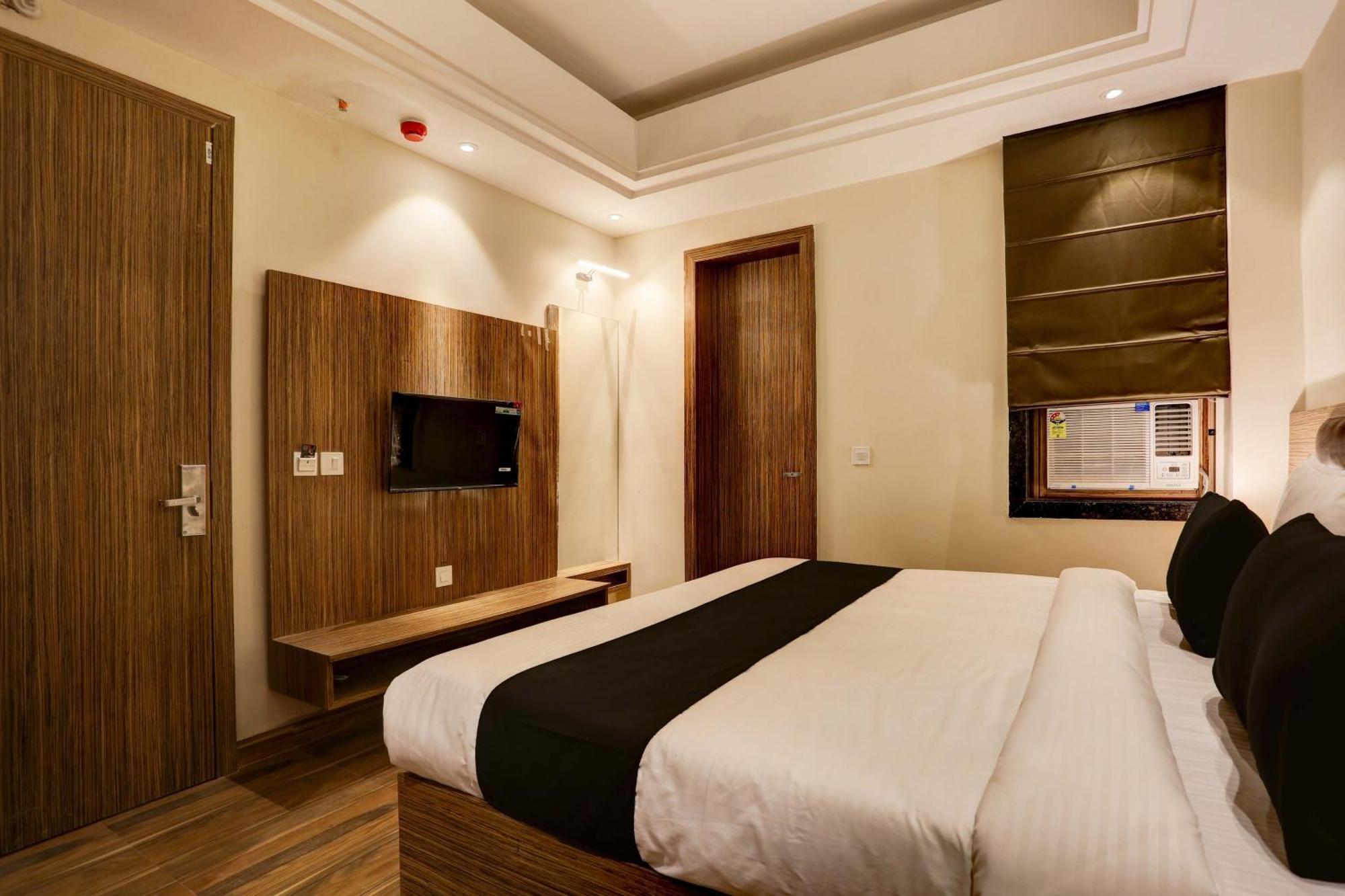 Hotel Collection O Stargaze Kanpur Esterno foto